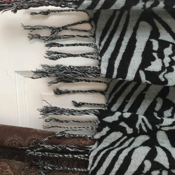 2 for the price of one scarfs!! - Picture 3 of 4